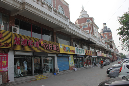 圣寵學校周邊各種商超飯店